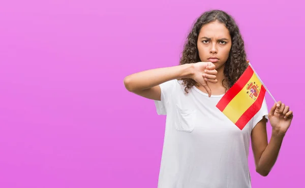 Jeune Femme Hispanique Tenant Drapeau Espagne Avec Visage Colère Signe — Photo