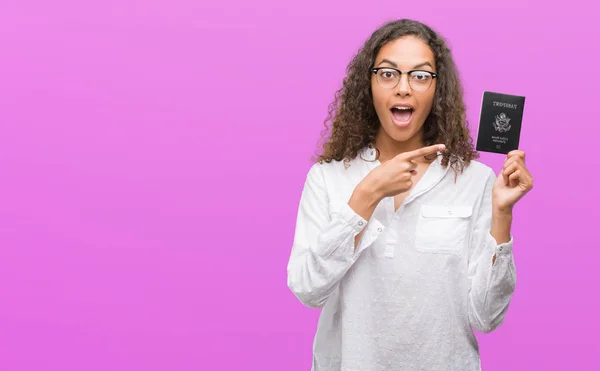 Joven Mujer Hispana Con Pasaporte Los Estados Unidos América Muy — Foto de Stock