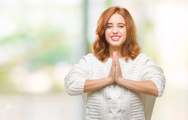 Giovane Bella Donna Sfondo Isolato Indossa Maglione Invernale Pregando Con — Foto Stock