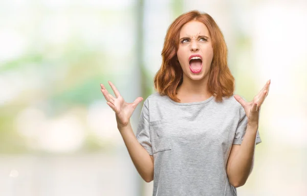 Joven Mujer Hermosa Sobre Fondo Aislado Loco Loco Gritando Gritando —  Fotos de Stock