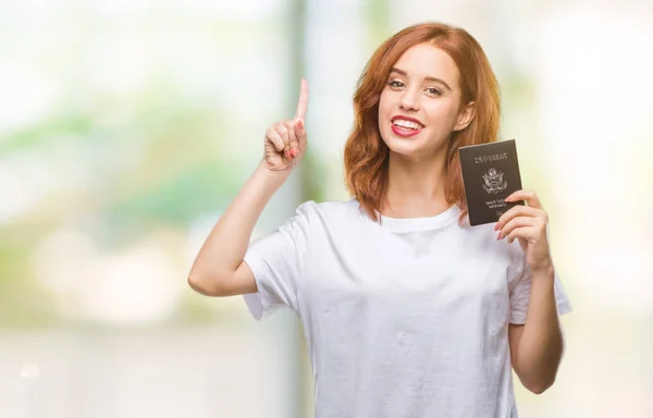 Jovem Bela Mulher Segurando Passaporte Estados Unidos América Sobre Fundo — Fotografia de Stock