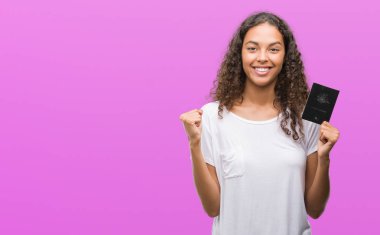 Gurur çığlık ve zafer ve başarı çok heyecanlı, duygu tezahürat kutluyor Avustralya pasaportu tutan genç İspanyol kadın