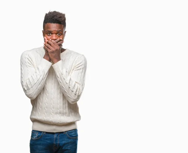 Jeune Homme Afro Américain Sur Fond Isolé Choqué Couvrant Bouche — Photo