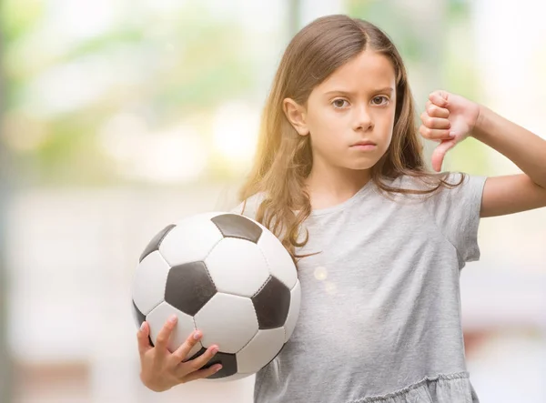 Esmer Latin Kız Futbol Futbol Topuyla Kızgın Yüzü Eksi Işareti — Stok fotoğraf