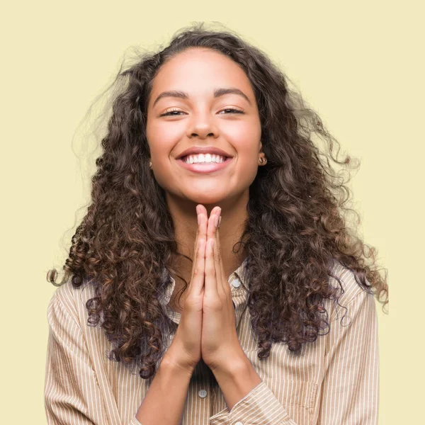 Young Hispanic Business Woman Praying Hands Together Asking Forgiveness Smiling — Stock Photo, Image