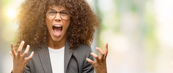 Afro Amerikaanse Zakenvrouw Bril Gekke Gekke Schreeuwen Schreeuwen Met Agressieve — Stockfoto