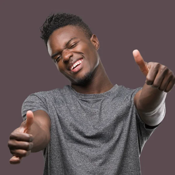 Young African American Man Wearing Grey Shirt Approving Doing Positive — Stock Photo, Image