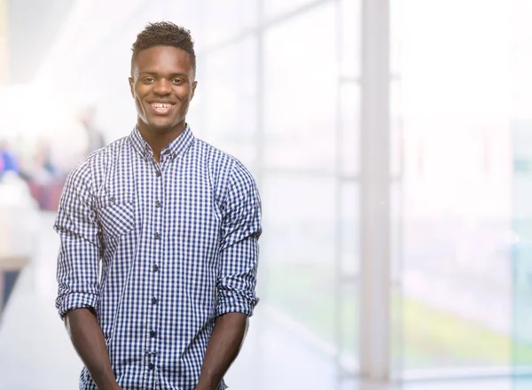 Unga Afroamerikanska Mannen Klädd Blå Tröja Med Glad Och Cool — Stockfoto