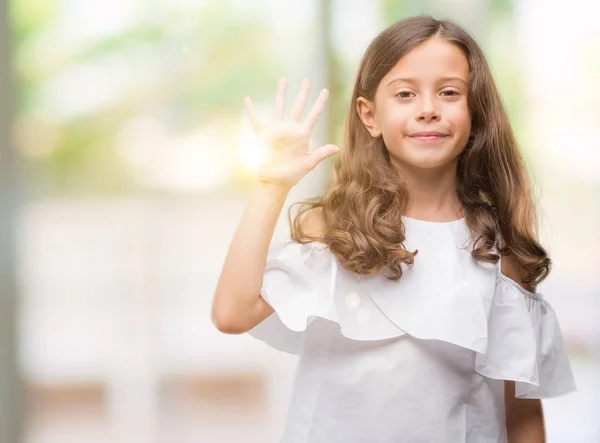 Brünettes Hispanisches Mädchen Das Mit Fingern Nummer Fünf Nach Oben — Stockfoto