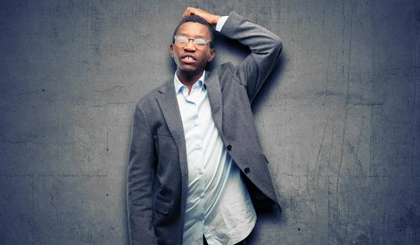 Afrikai Fekete Ember Visel Kabátot Kétség Kifejezése Megzavarja Csoda Koncepció — Stock Fotó