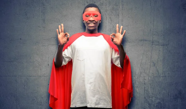 Africano Negro Super Héroe Hombre Haciendo Gesto Signo Con Ambas — Foto de Stock