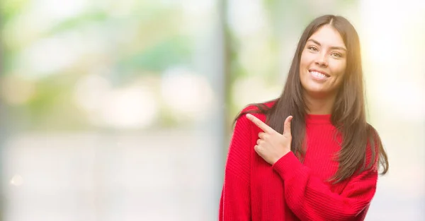 Jovem Bonita Hispânica Vestindo Camisola Vermelha Alegre Com Sorriso Rosto — Fotografia de Stock