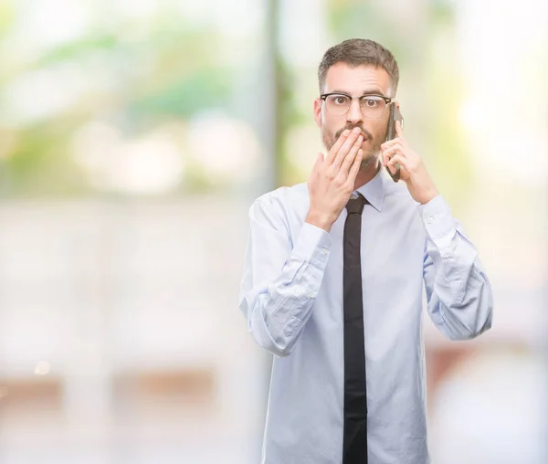 Giovane Uomo Affari Adulto Che Parla Sulla Bocca Copertura Del — Foto Stock