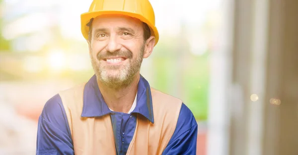 Ingegnere Senior Operaio Edile Che Pensa Alza Sguardo Esprimendo Dubbi — Foto Stock