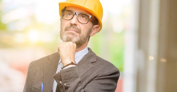 Senior Architect Engineer Thinking Looking Expressing Doubt Wonder — Stock Photo, Image