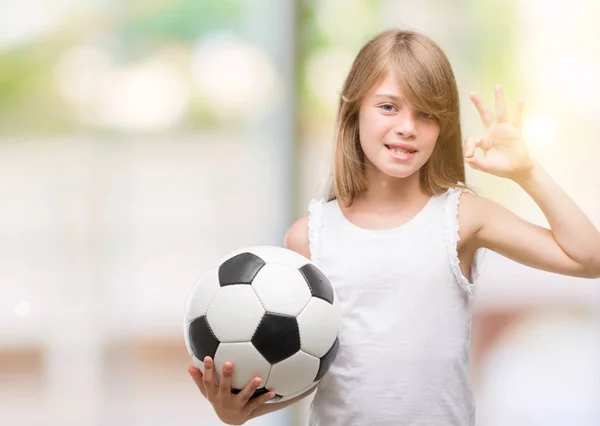 Jovem Criança Loira Segurando Bola Futebol Fazendo Sinal Com Dedos — Fotografia de Stock