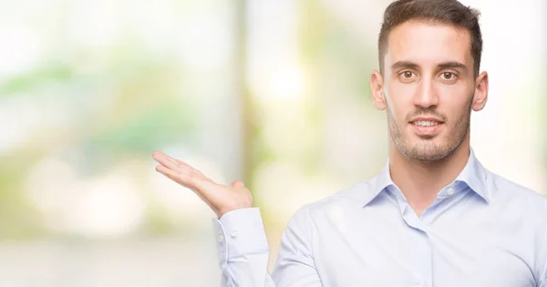 Handsome Young Businessman Smiling Cheerful Presenting Pointing Palm Hand Looking — Stock Photo, Image