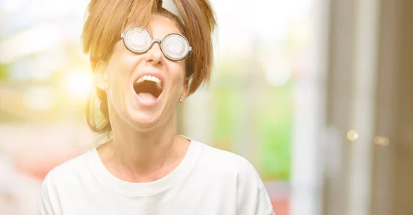 Verrückte Frau Mittleren Alters Mit Alberner Brille Stressig Panik Verängstigt — Stockfoto