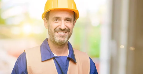 Engenheiro Sênior Homem Trabalhador Construção Confiante Feliz Com Grande Sorriso — Fotografia de Stock