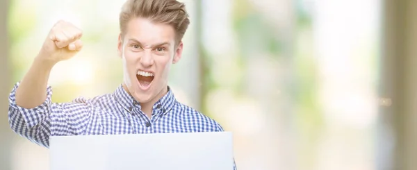 Junger Schöner Blonder Mann Mit Einem Banner Genervt Und Frustriert — Stockfoto