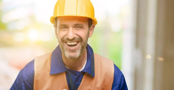 Engenheiro Sênior Homem Trabalhador Construção Confiante Feliz Com Grande Sorriso — Fotografia de Stock