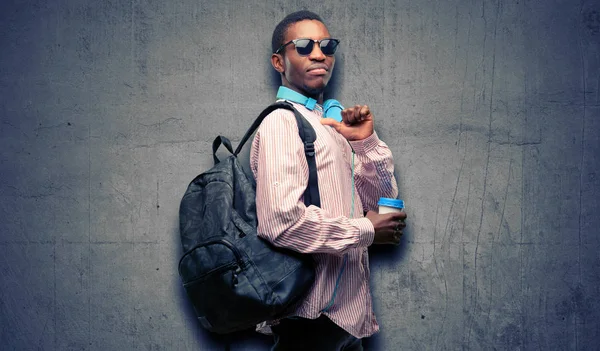 Afrika Siyah Adam Öğrenci Gurur Heyecanlı Küstah Zafer Yüzü Ile — Stok fotoğraf