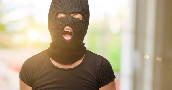 Mulher Terrorista Assaltante Usando Máscara Esqui Balaclava Estressante Aterrorizada Pânico — Fotografia de Stock