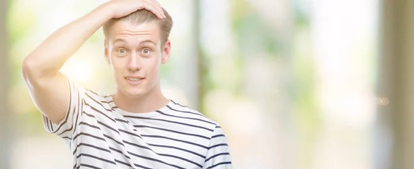 Ung Snygg Blond Man Bär Ränder Sjöman Shirt Stressad Med — Stockfoto