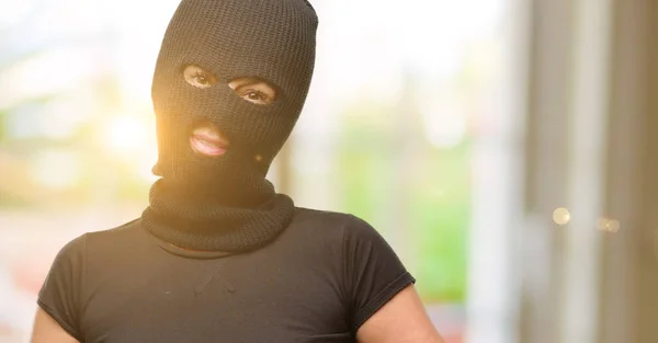 Ladro Terrorista Donna Indossando Passamontagna Maschera Sci Fiducioso Felice Con — Foto Stock