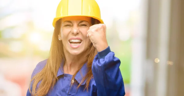 Ingenieur Bouw Werknemer Vrouw Geïrriteerd Boos Het Uiten Van Negatieve — Stockfoto