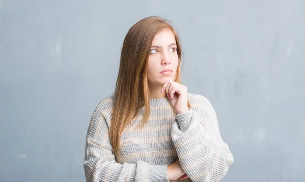 Young Adult Woman Grey Grunge Wall Serious Face Thinking Question — Stock Photo, Image