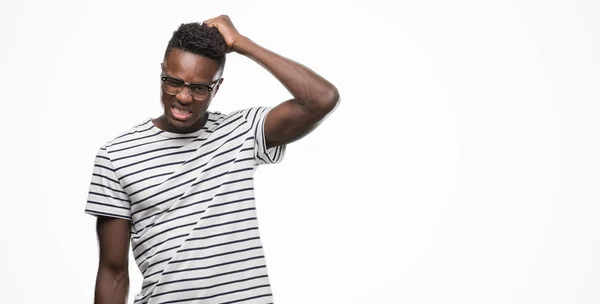 Молодий Афроамериканець Людиною Окулярах Темно Shirt Плутають Подивом Про Питання — стокове фото
