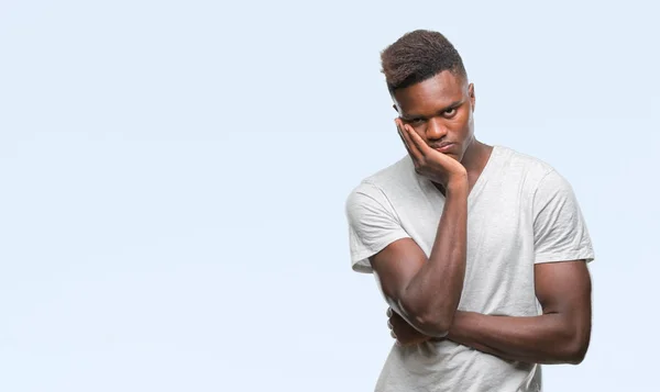 Νεαρός Αφρικανική Αμερικανική Άνθρωπος Πάνω Από Απομονωμένες Υπόβαθρο Σκέψης Ψάχνει — Φωτογραφία Αρχείου