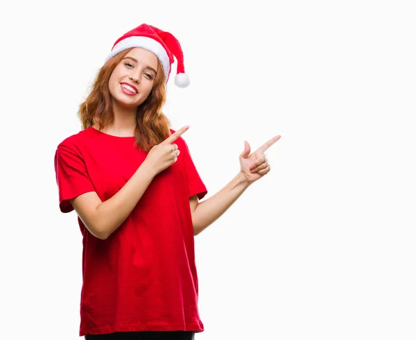 Jeune Belle Femme Sur Fond Isolé Portant Chapeau Noël Souriant — Photo