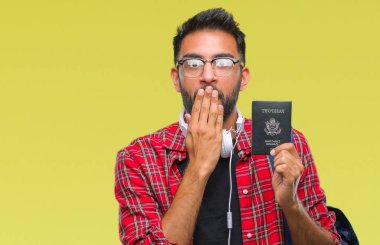 İzole arka kapak ağız elle hata, korku, sessizlik içinde gizli kavramı korkmuş ifade için utanç ile şok içinde pasaport Amerika holding yetişkin İspanyol öğrenci adam