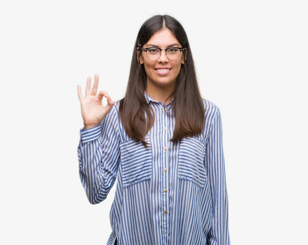 Giovane Bella Donna Affari Ispanica Sorridente Positivo Facendo Segno Con — Foto Stock