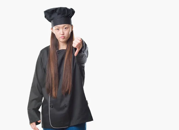 Jovem Chinesa Sobre Fundo Isolado Vestindo Uniforme Chef Olhando Infeliz — Fotografia de Stock