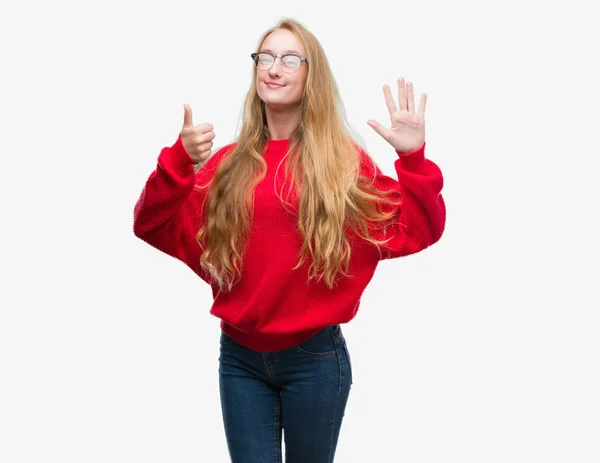 Блондинка Підліток Жінка Червоному Светрі Показує Вказує Пальцями Номер Шість — стокове фото