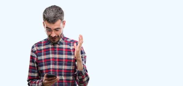 Joven Hipster Adulto Hombre Sosteniendo Teléfono Inteligente Muy Feliz Emocionado —  Fotos de Stock