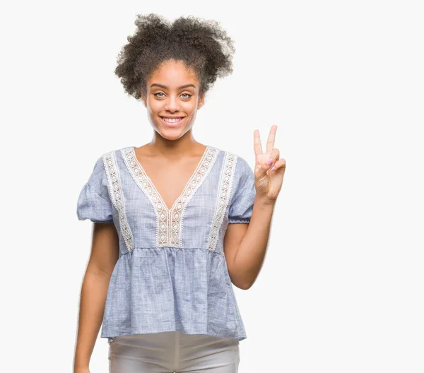 Jovem Afro Americana Sobre Fundo Isolado Mostrando Apontando Para Cima — Fotografia de Stock