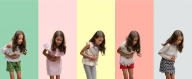 Çünkü mide üzerinde el ile farklı kıyafetler giymiş esmer Latin kız kolaj hazımsızlık, ağrılı hastalık hasta hissediyor. Ağrısı kavramı.