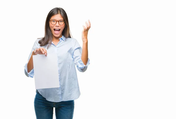 Young Asian Woman Isolated Background Holding Blank Paper Very Happy — Stock Photo, Image