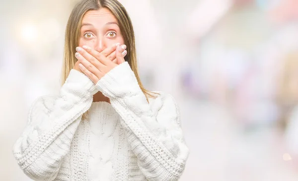 Mooie Jongedame Winter Trui Dragen Geïsoleerde Achtergrond Geschokt Mond Met — Stockfoto