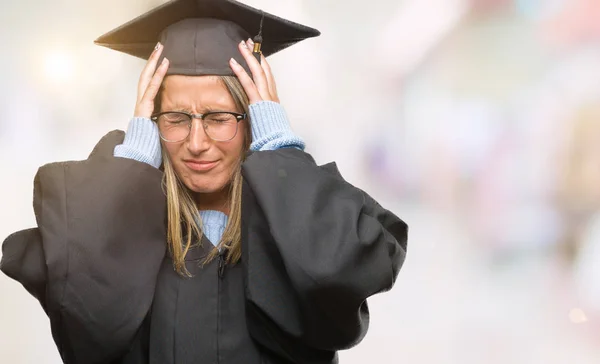 Mujer Hermosa Joven Con Uniforme Graduado Sobre Fondo Aislado Que —  Fotos de Stock