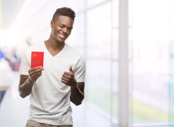 Joven Afroamericano Portador Pasaporte Suiza Feliz Con Una Gran Sonrisa —  Fotos de Stock