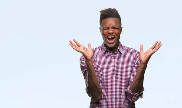 Νεαρός Αφρικανική Αμερικανική Άνθρωπος Πέρα Από Απομονωμένο Υπόβαθρο Γιορτάζει Τρελών — Φωτογραφία Αρχείου