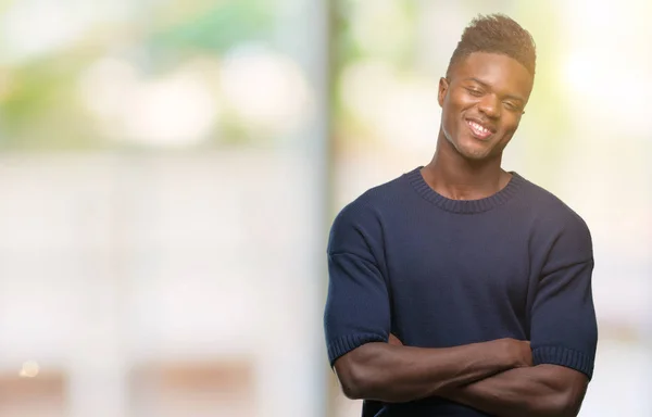 Unga Afroamerikanska Mannen Över Isolerade Bakgrund Glada Ansikte Ler Med — Stockfoto