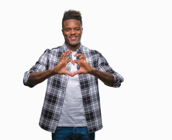 年轻的非洲裔美国人在孤独的背景下微笑着 用手来表达内心的符号和形状 浪漫理念 — 图库照片