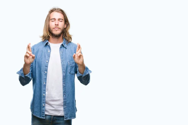 Young Handsome Man Long Hair Isolated Background Smiling Crossing Fingers — Stock Photo, Image