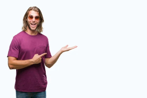 Young Handsome Man Long Hair Wearing Sunglasses Isolated Background Amazed — Stock Photo, Image